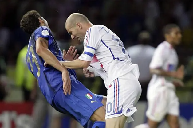 法國(guó)世界杯歷史成績(jī) 2006年世界杯齊達(dá)內(nèi)染紅被罰球隊(duì)只斬獲亞軍