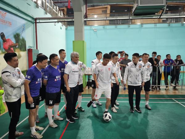 國足沖擊世界杯歷史_2001年中國男足世界杯首次出線_米盧蒂諾維奇上海紀念活動