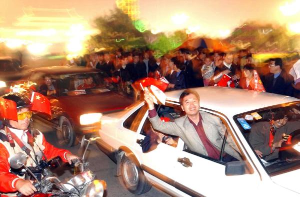 國足沖擊世界杯歷史_米盧蒂諾維奇上海紀念活動_2001年中國男足世界杯首次出線