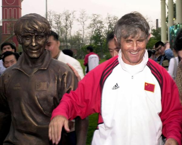 2001年中國男足世界杯首次出線_米盧蒂諾維奇上海紀念活動_國足沖擊世界杯歷史