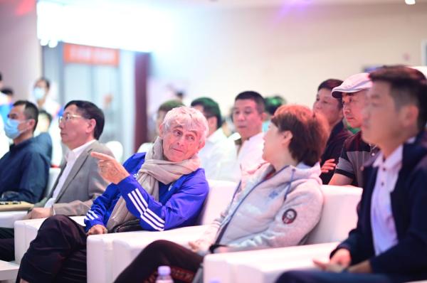 國足沖擊世界杯歷史_2001年中國男足世界杯首次出線_米盧蒂諾維奇上海紀念活動