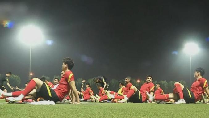 國足沖擊世界杯歷史_于根偉制勝球圓夢_20年前中國男足世界杯出線之夜