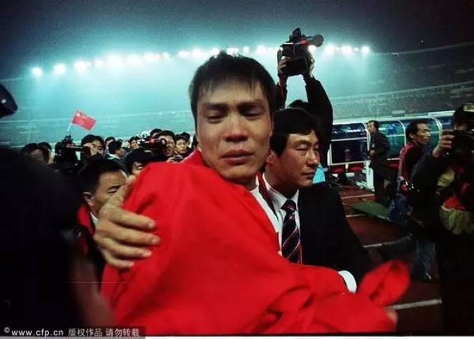 20年前中國男足世界杯出線之夜_國足沖擊世界杯歷史_于根偉制勝球圓夢