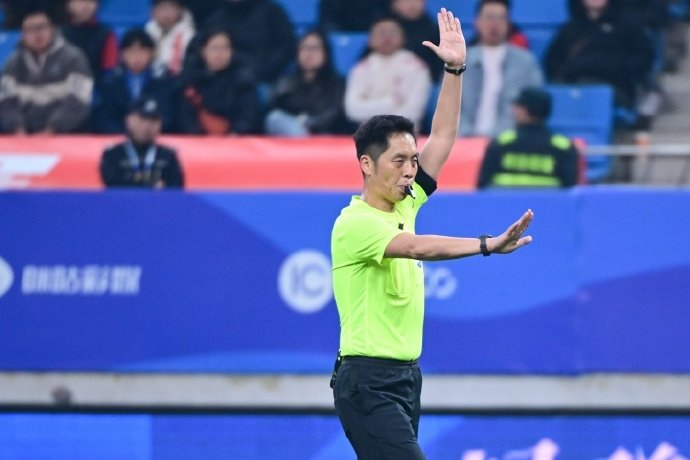 中超裁判荒徹底爆發：王牌外流錯判不斷，聯賽公正如何守護？