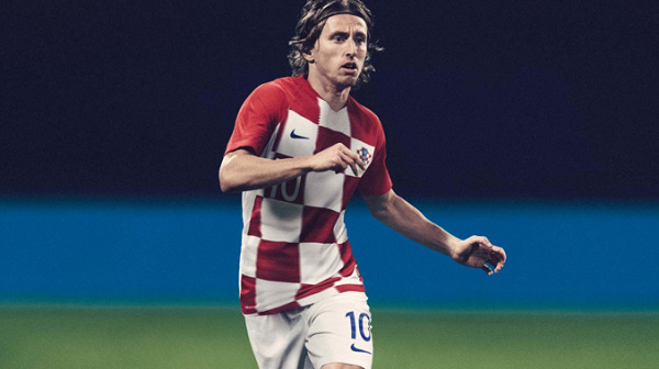 耐克阿迪世界杯歷史_阿迪達斯復古球衣_世界杯球衣設計