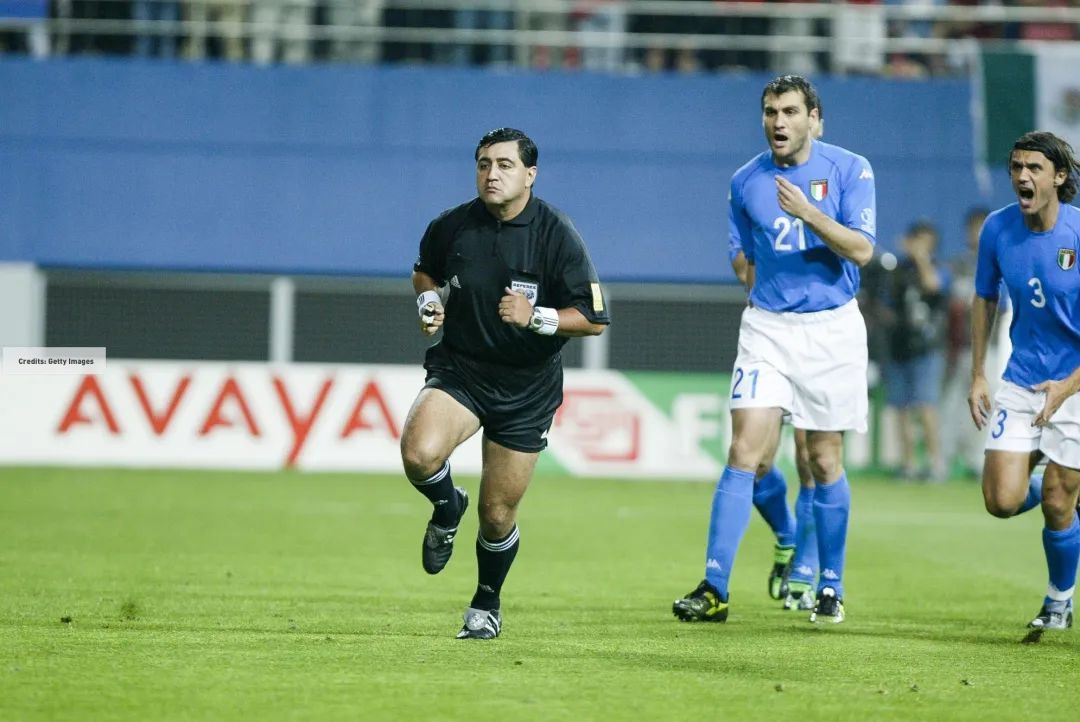 世界杯歷史十大黑哨_2002年韓日世界杯莫雷諾爭議判罰_意大利韓國世界杯黑哨莫雷諾