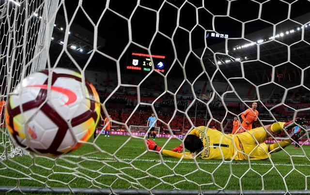 多次被外租但仍心系中超魯能，生涯起步就攻破蘇寧，明年卻難留隊