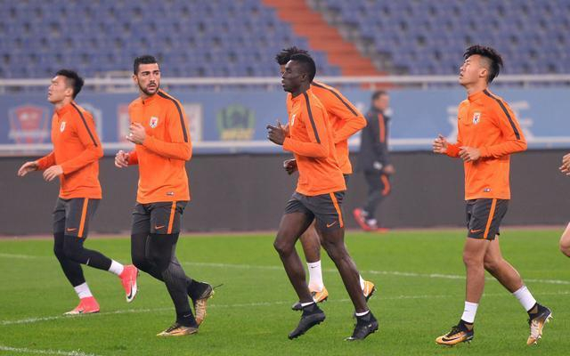 多次被外租但仍心系中超魯能，生涯起步就攻破蘇寧，明年卻難留隊