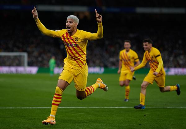 西甲聯賽巴薩對皇馬_奧巴梅揚雙響門神助巴薩取勝_西甲巴塞羅那4:0大勝皇家馬德里