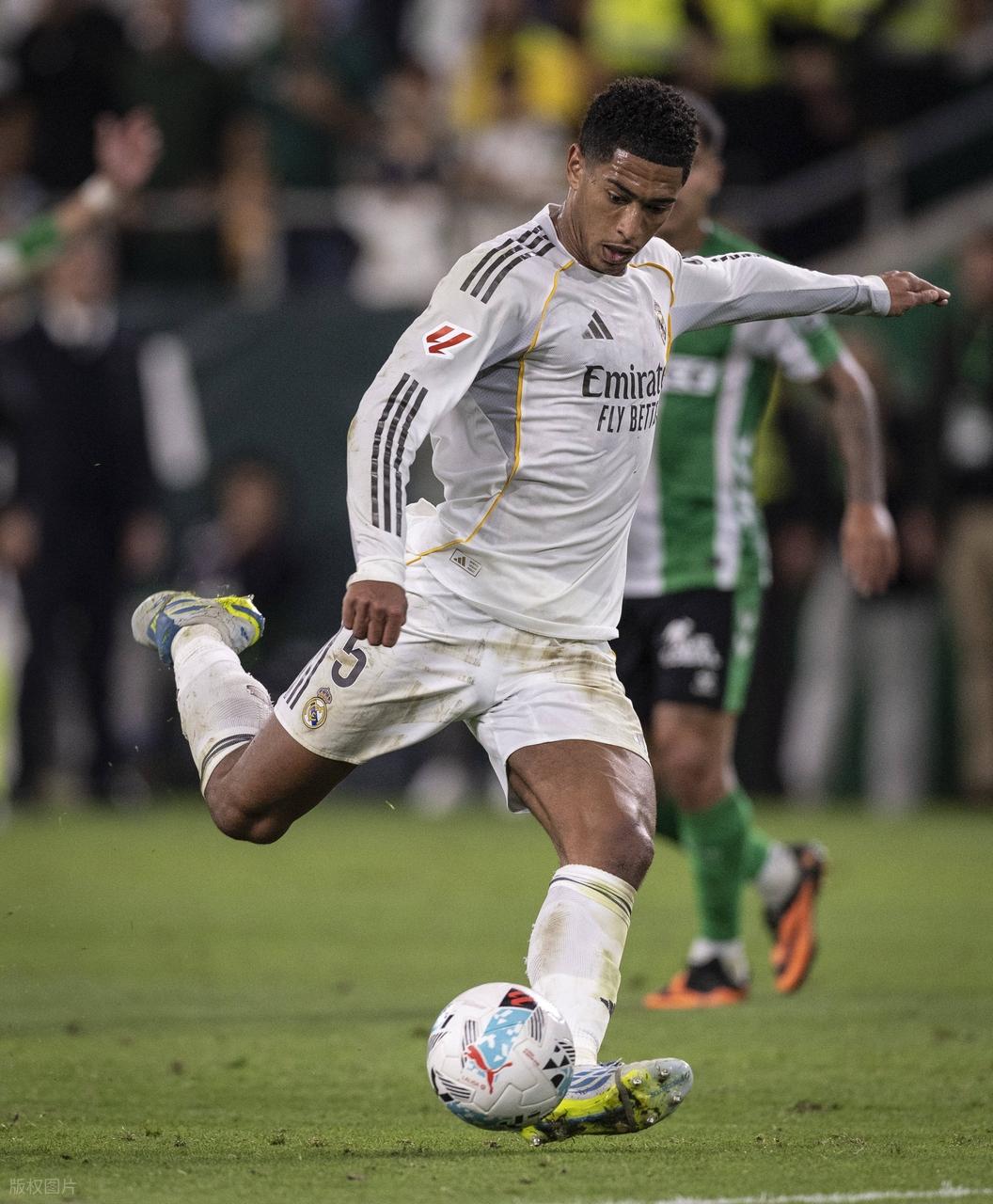 西甲冠軍懸念_皇馬裁判爭議_西甲聯賽巴薩對皇馬