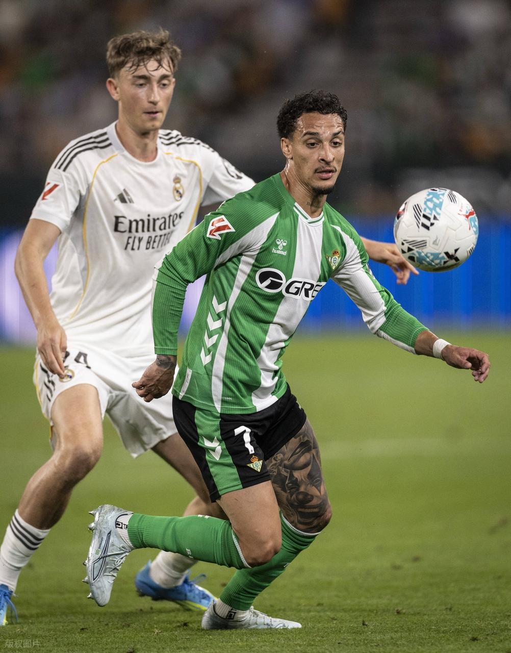 西甲聯賽巴薩對皇馬_西甲冠軍懸念_皇馬裁判爭議