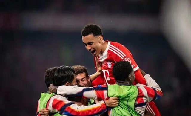 西甲聯(lián)賽獎(jiǎng)金分配_歐戰(zhàn)西甲德甲積分差距_馬德里競(jìng)技巴塞羅那皇家馬德里爭(zhēng)奪歐冠席位